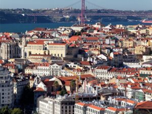 Vista aérea de Lisboa com edifícios comerciais modernos
